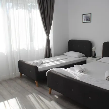 Bed & Breakfast Paradox Movila